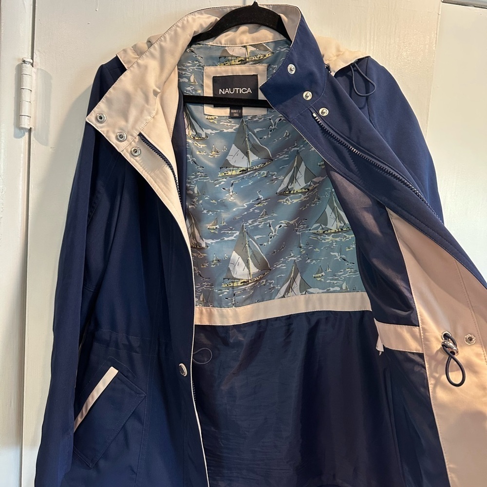Women's Nautica Blue and Cream Rain Jacket, Size L. - Picture 3 of 7